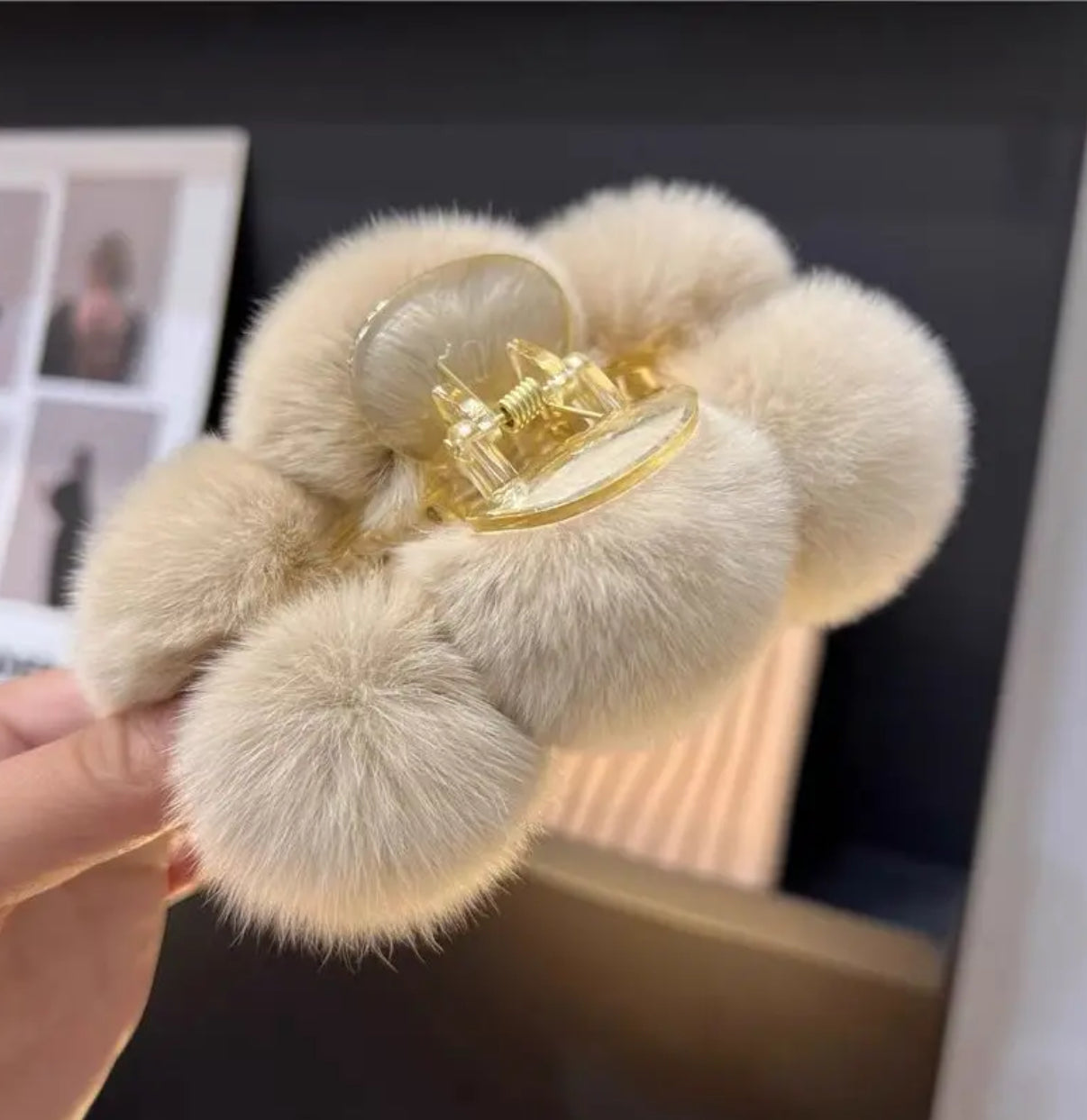 LUX Fur Shark Clip