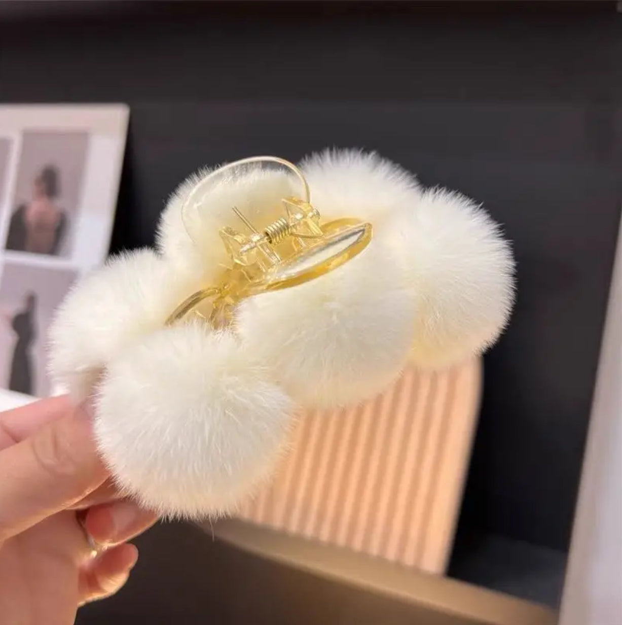 LUX Fur Shark Clip